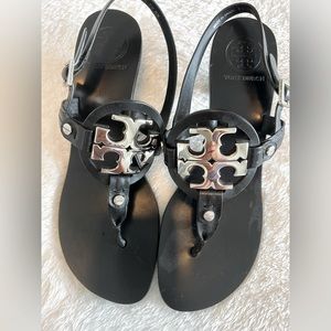 Tory Burch Leather thong sandals 👡